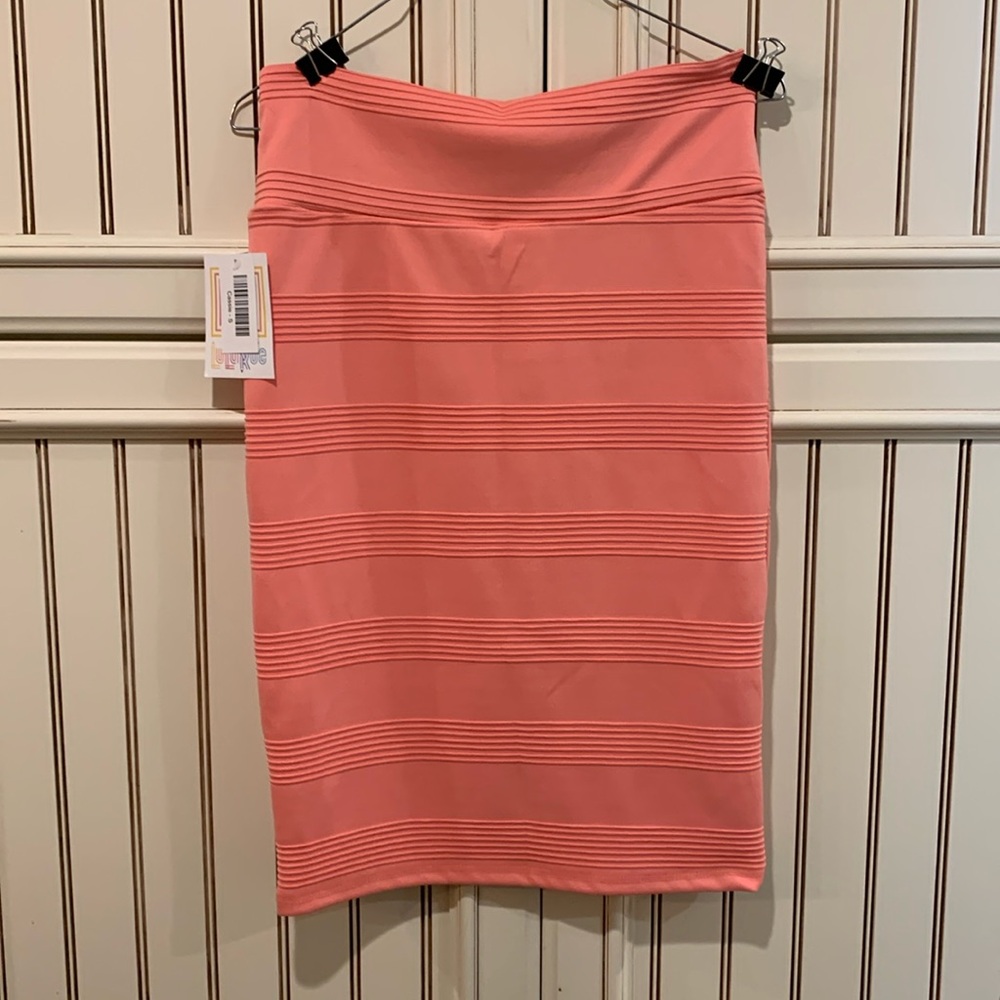 LuLaRoe Cassie skirt. brand new size small tons of stretch beautiful coral